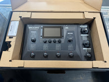Load image into Gallery viewer, ZOOM B6 BASS MULTI EFFECTS PROCESSOR (Pre-Owned)