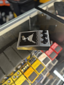 Wren and Cuff Box of War (Pre-owned)