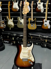 Load image into Gallery viewer, Fender Roadhouse Deluxe Stratocaster Sunburst (Pre-owned)
