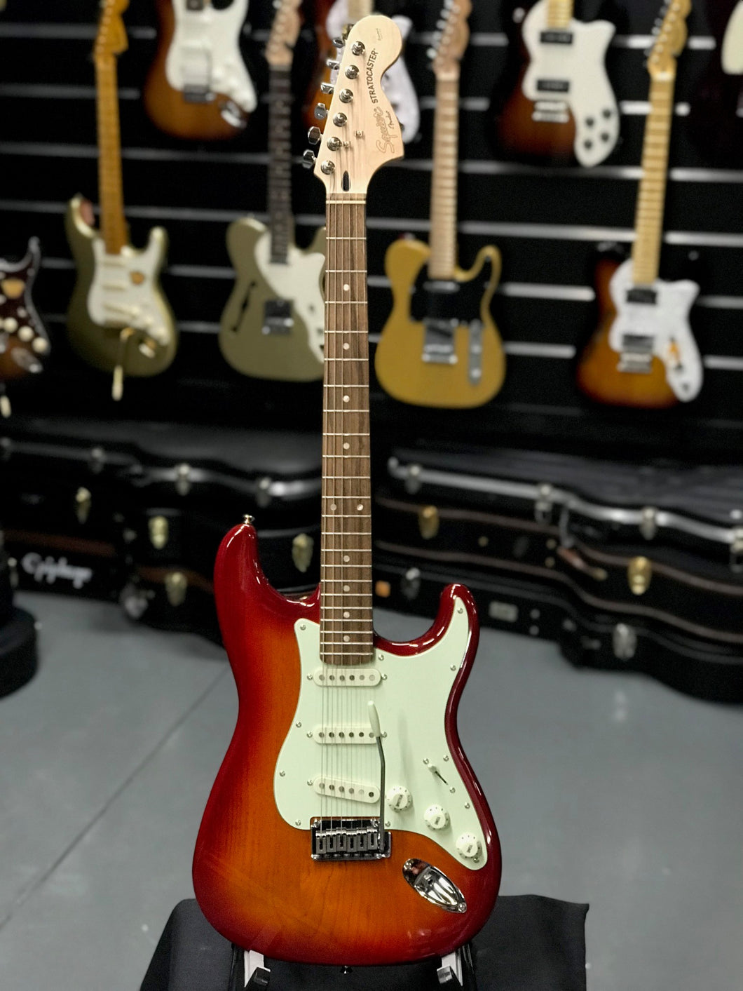 Squier Standard Stratocaster Cherryburst (Pre-owned)