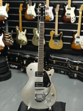 Load image into Gallery viewer, Gretsch Electromatic 5230T Duo Jet Silver (Pre-owned)
