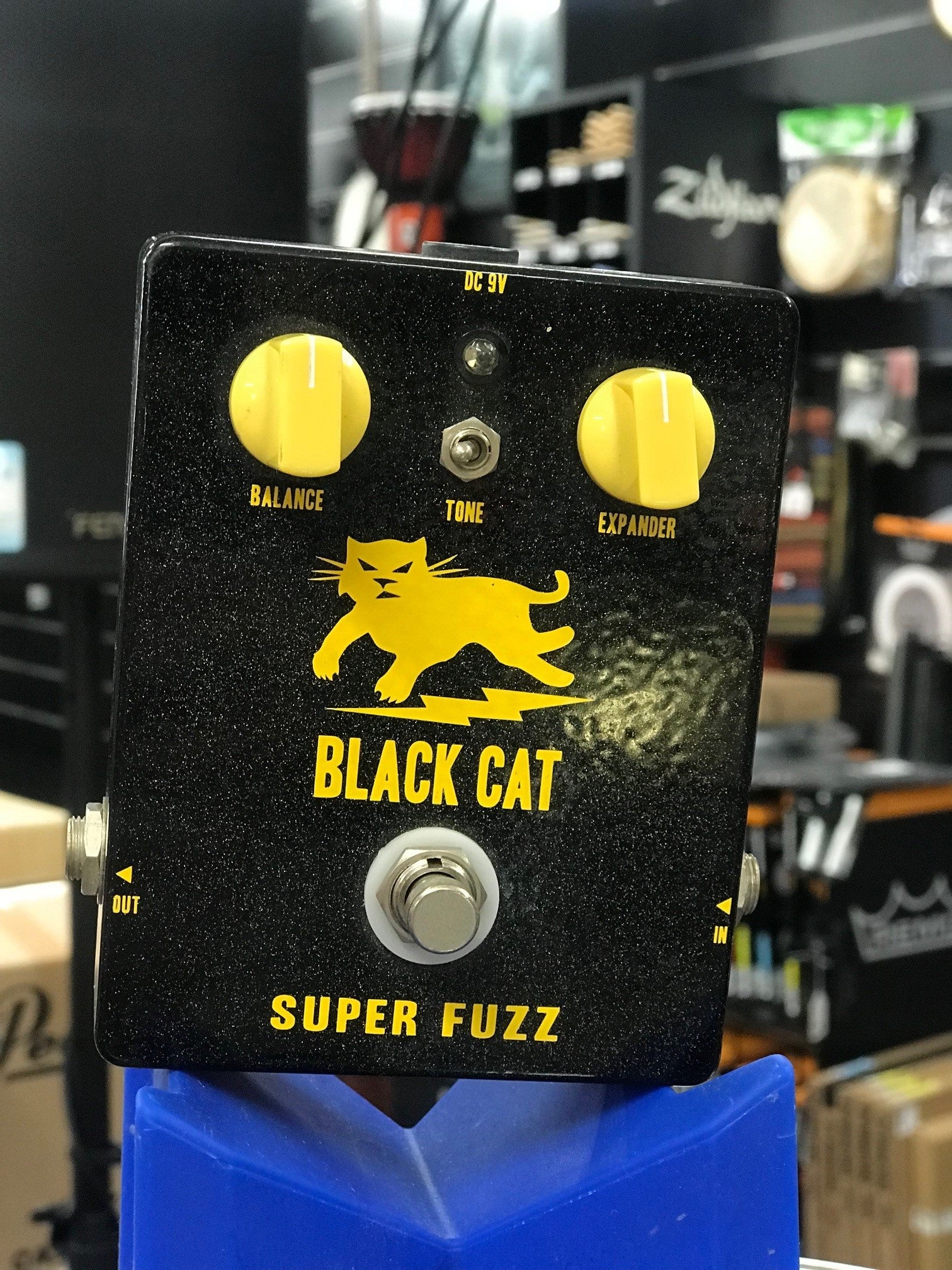 Black Cat Super Fuzz (Pre-owned) – MaxxMusic