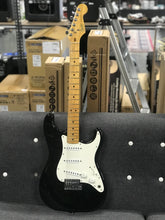 Load image into Gallery viewer, 1983 Fender USA Stratocaster (Pre-owned)
